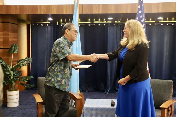 US Ambassador to the FSM Jennifer L. Johnson Presents Credentials to H.E. President Simina