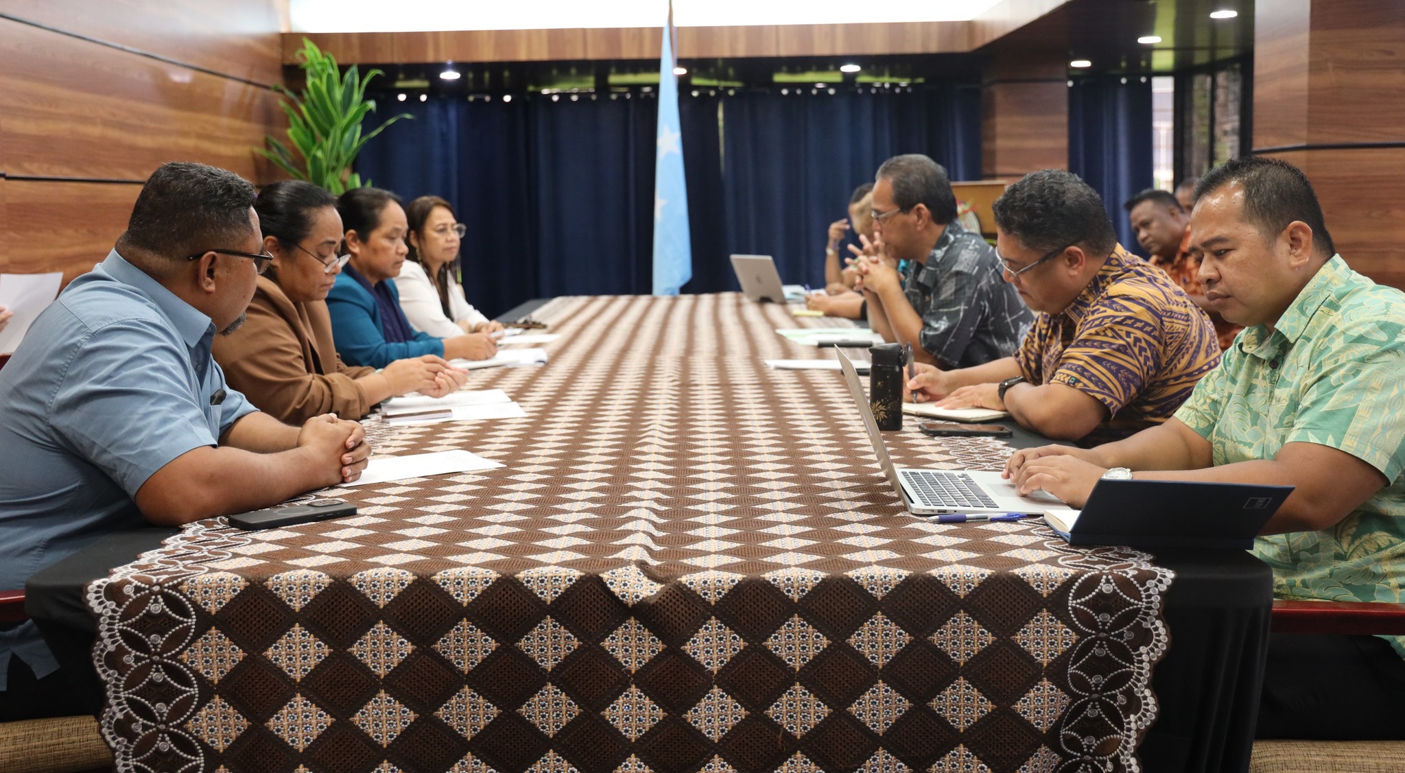 President Simina and Vice President Palik Receive Committee to Wait After Second Special Session Opening