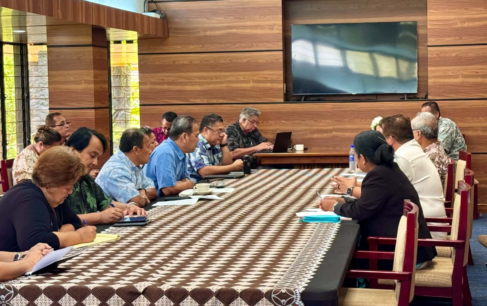 President Simina Receives Committee to Wait Following Opening of 4th Regular Session